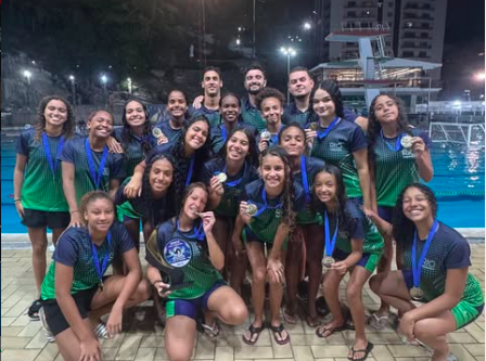 Campeãs do Estadual Sub-15 de polo aquático
